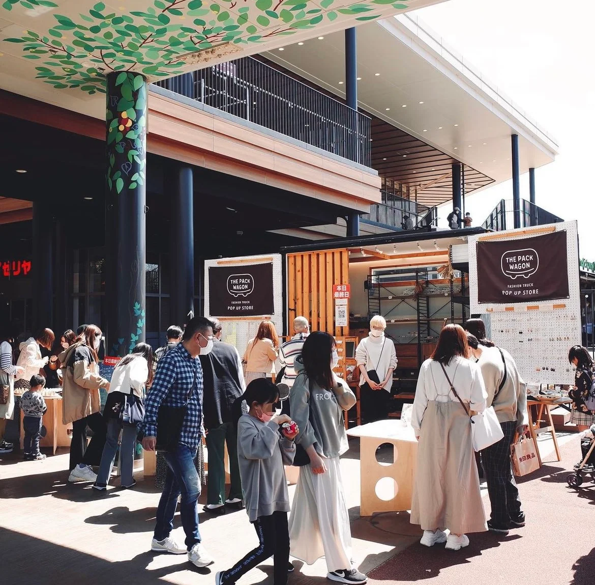 THE PACK WAGON pop-up store